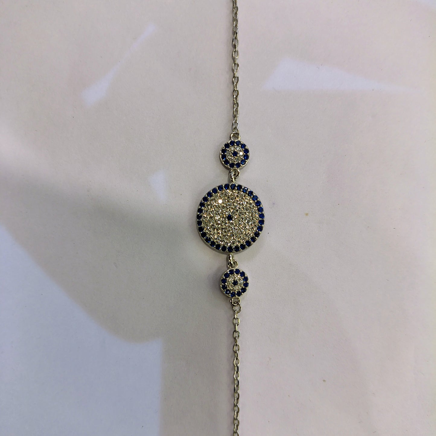 BRACELET with a minimalist circular design