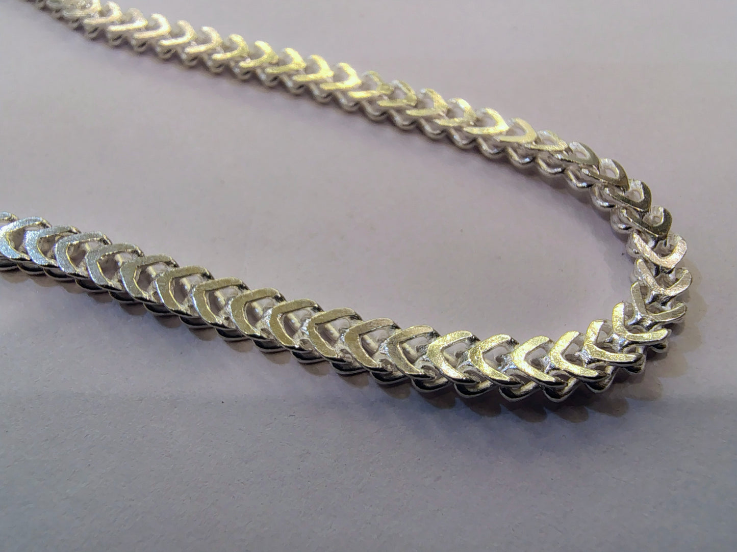 V PATTERN CHAIN (UNISEX CHAIN) 21 INCH