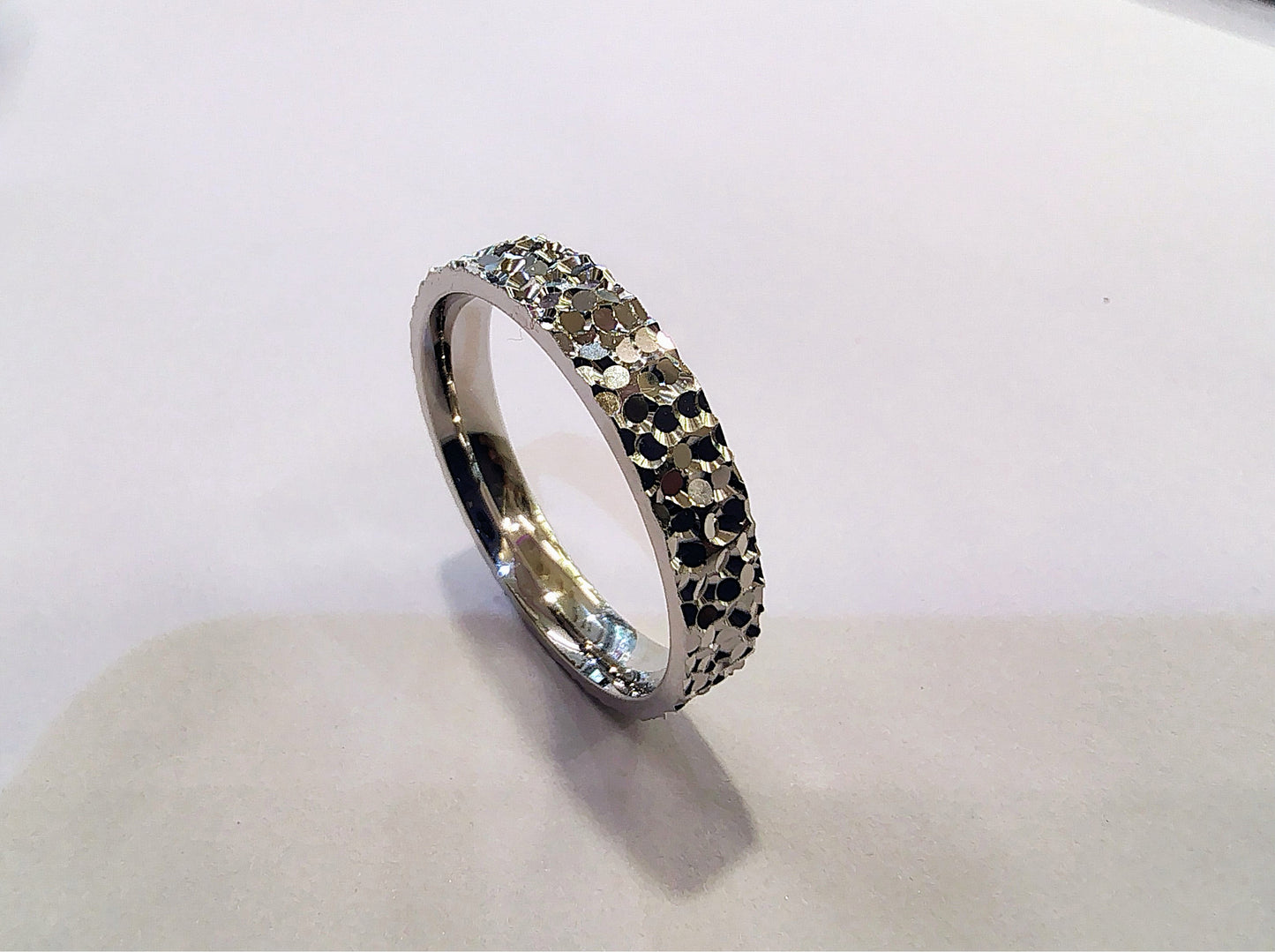 BAND RING DIAMOND TEXTURED (UNISEX & UNIQUE)