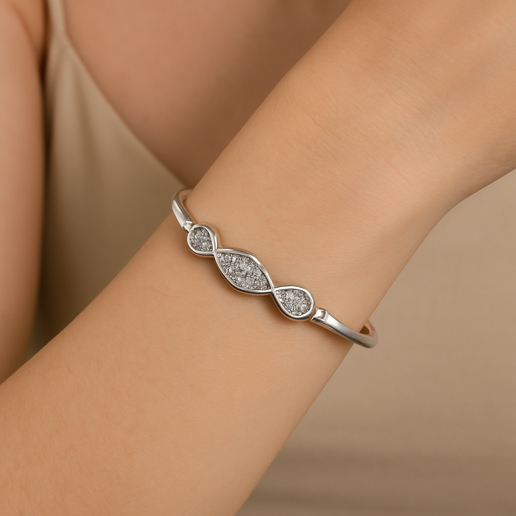 LADIES BRACELET WITH LOBSTER CLAW HOOK