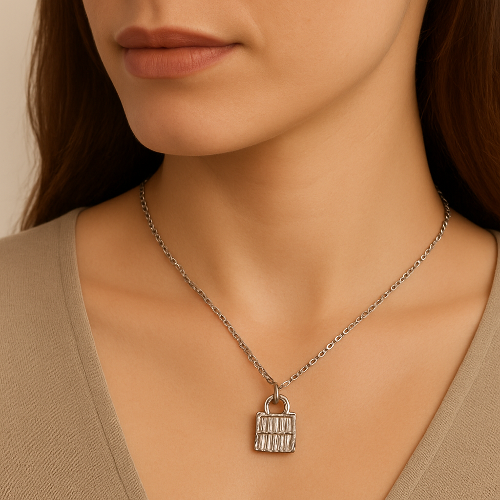 CHAIN WITH A LOCK PENDENT