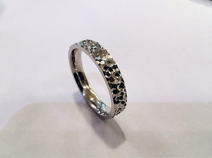 BAND RING DIAMOND TEXTURED (UNISEX & UNIQUE)