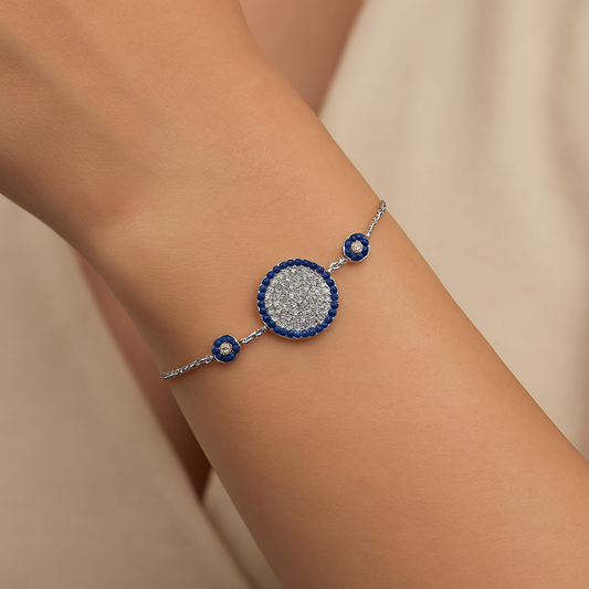 BRACELET with a minimalist circular design