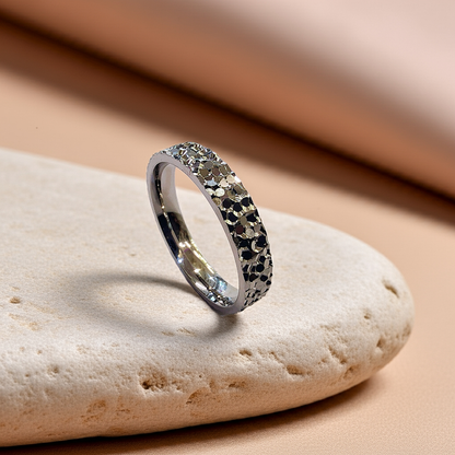 BAND RING DIAMOND TEXTURED (UNISEX & UNIQUE)