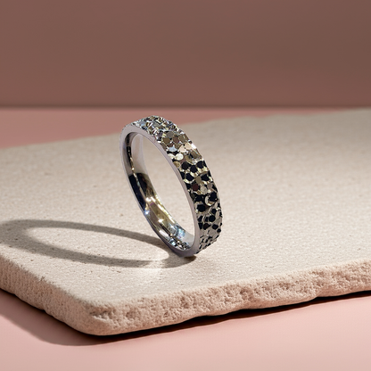 BAND RING DIAMOND TEXTURED (UNISEX & UNIQUE)