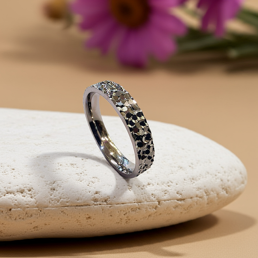 BAND RING DIAMOND TEXTURED (UNISEX & UNIQUE)