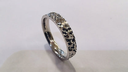 BAND RING DIAMOND TEXTURED (UNISEX & UNIQUE)